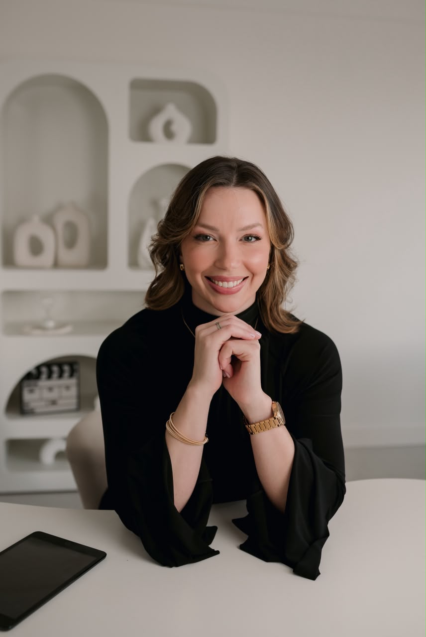 Letícia Miranda, fisioterapeuta dermatofuncional, em retrato profissional